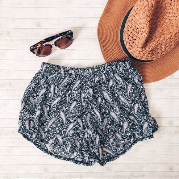 Brandy Melville Pants - 🍍 Brandy Melville Paisley Soft Shorts